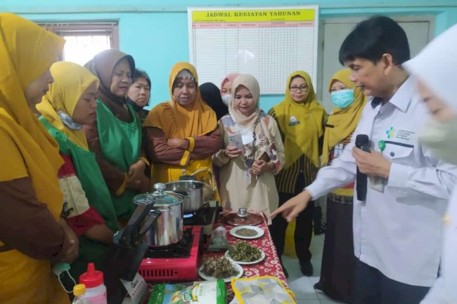 Pelatihan Pembuatan Jamu bersama Dimas Den Jaga Puskesmas Wedi